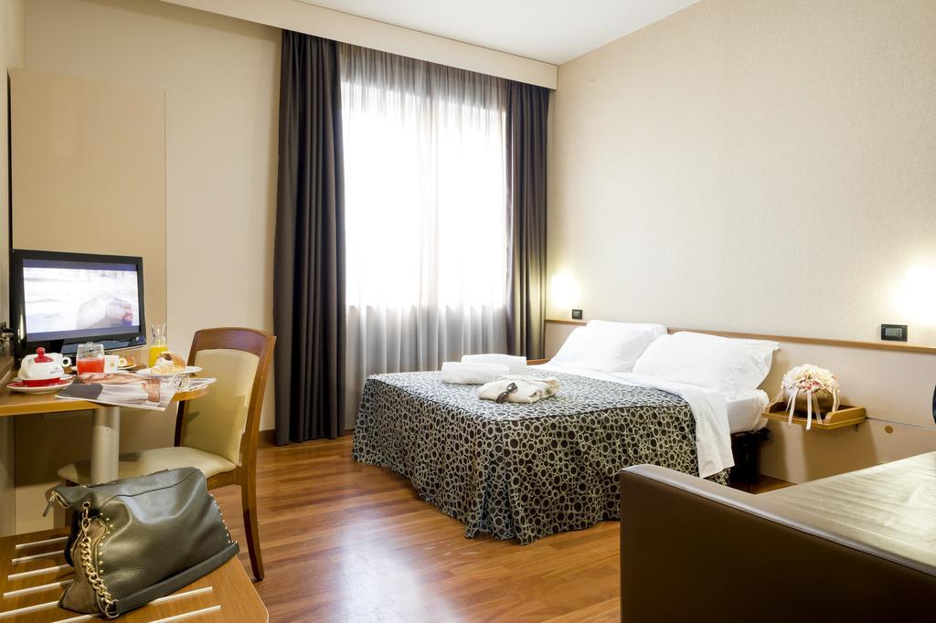 Hotel Ristorante Dragonara San Giovanni Teatino Rum bild
